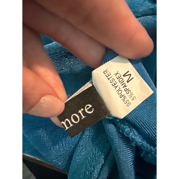 Dealmore blue halter crop top size Medium - Picture 4 of 16